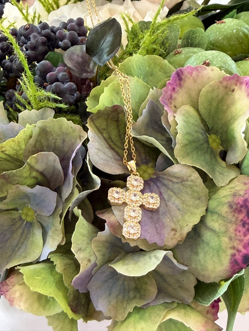 Elegant Cross Necklace 18k Gold Plated Steel