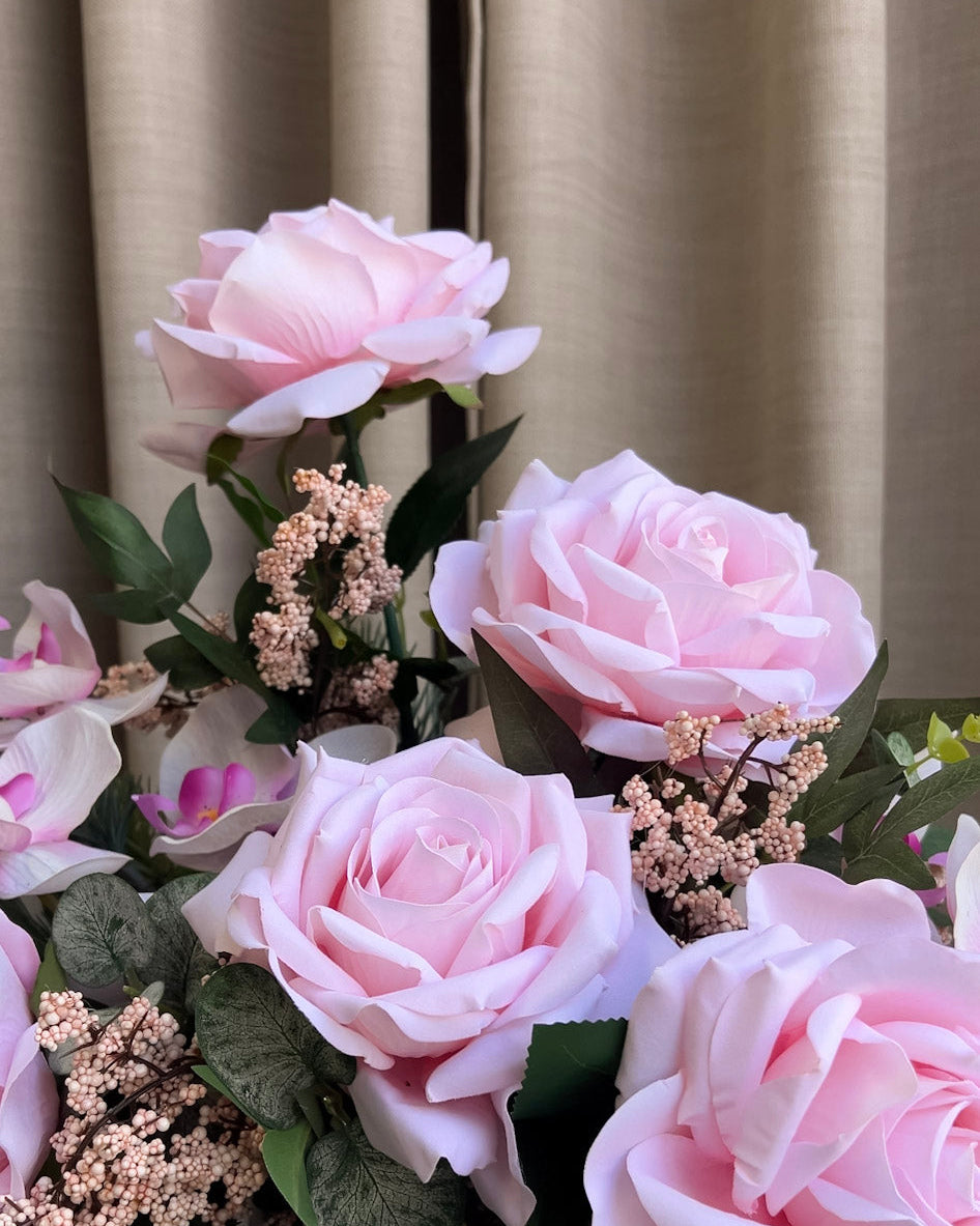 Velvet Romance Arrangement