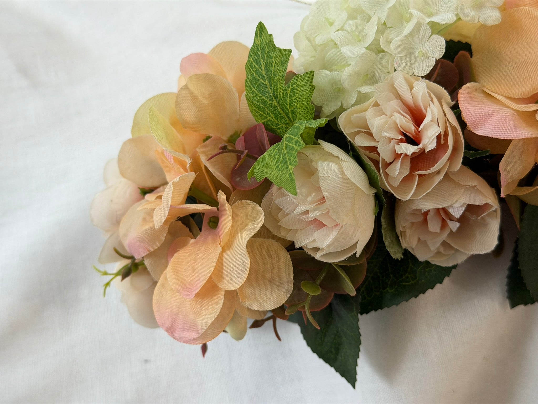 Full, lush floral design Peach hydrangea, ivory hydrangea & blush garden rose blooms Lush green foliage accents Ribbon ties for adjustable, comfortable fit Wear as a flower crown, or drape as a garland Suitable for adults, children & pets. Perfect for weddings, garden parties, hens celebrations, festivals, and photoshoots
