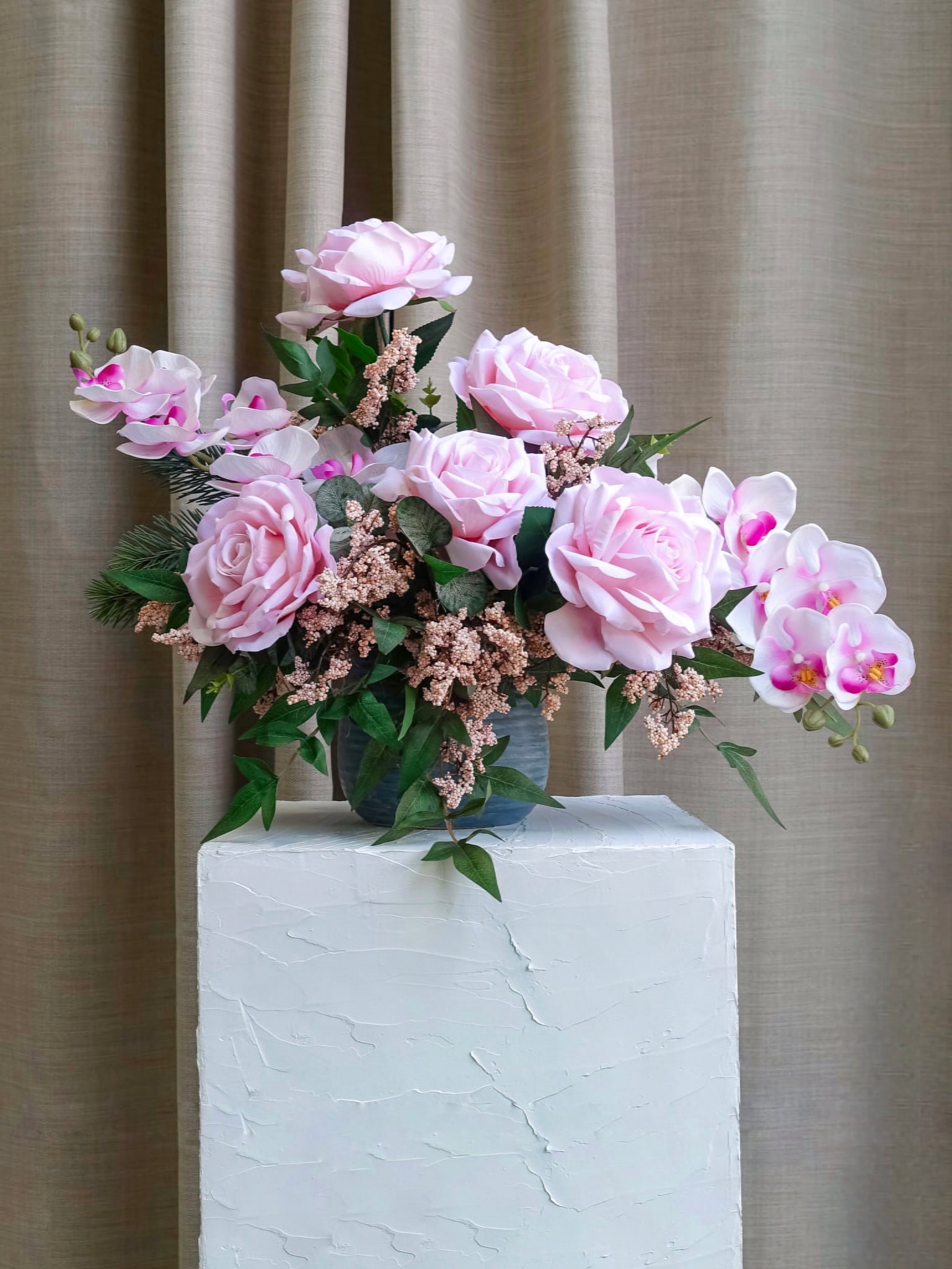 Velvet Romance Arrangement