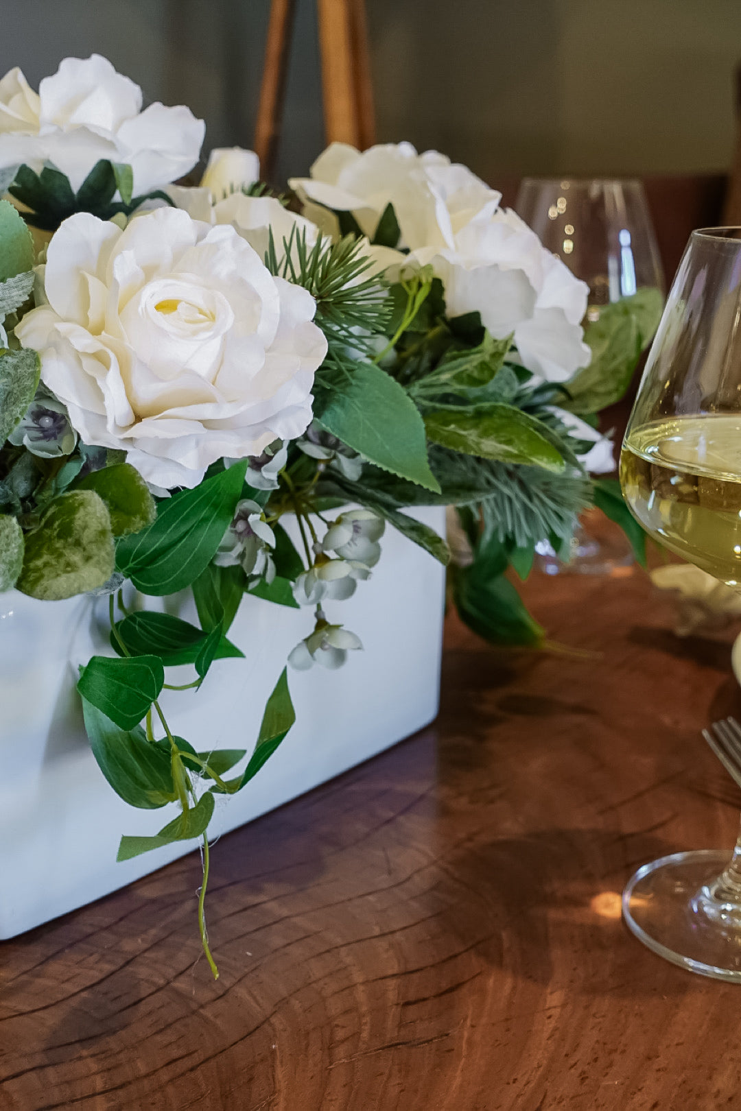 Ivory Classic Table Centre